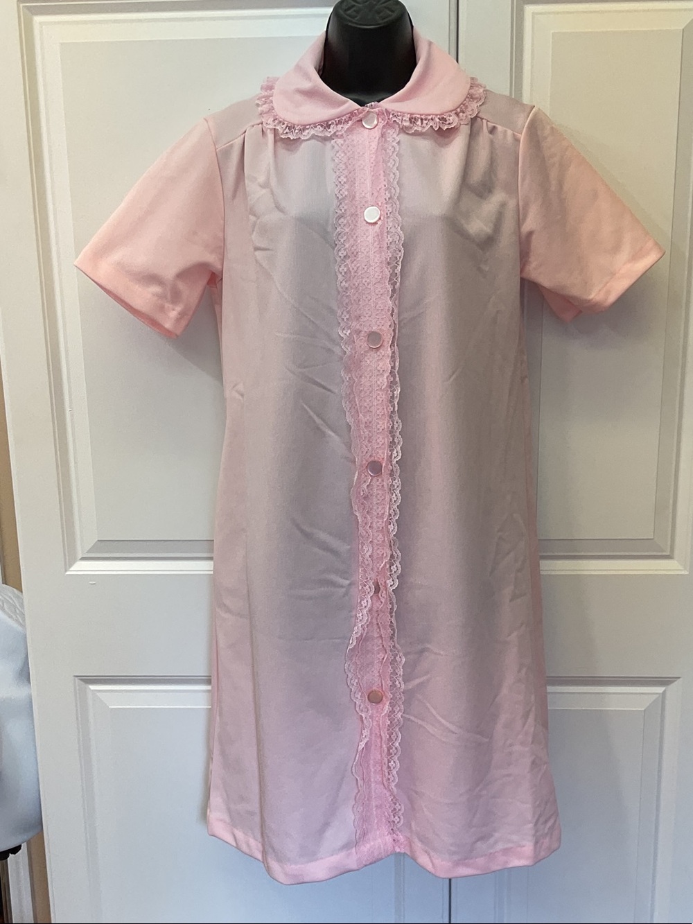 Vintage 1970-80’s Pink Lace-TrimButton-Front Housecoat size 10 100%Polyester